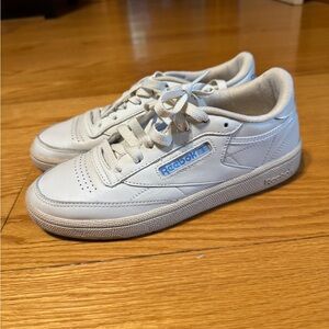 Vintage Women’s Reebok Sneakers in White and Blue Size 6.5